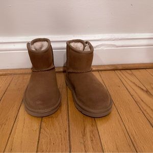 Ugg boots sz 9T new
